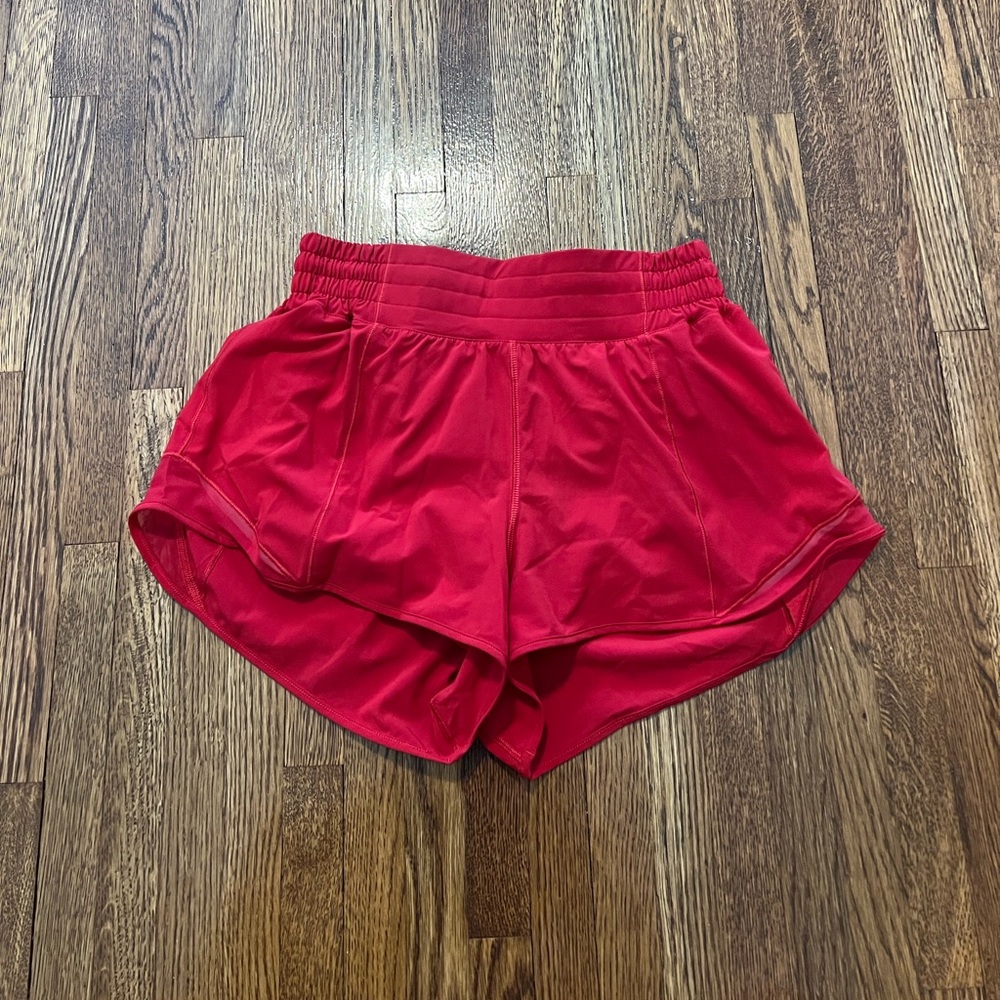 Lulu Lemon Hotty Hot 2.5 inch Hi rise shorts